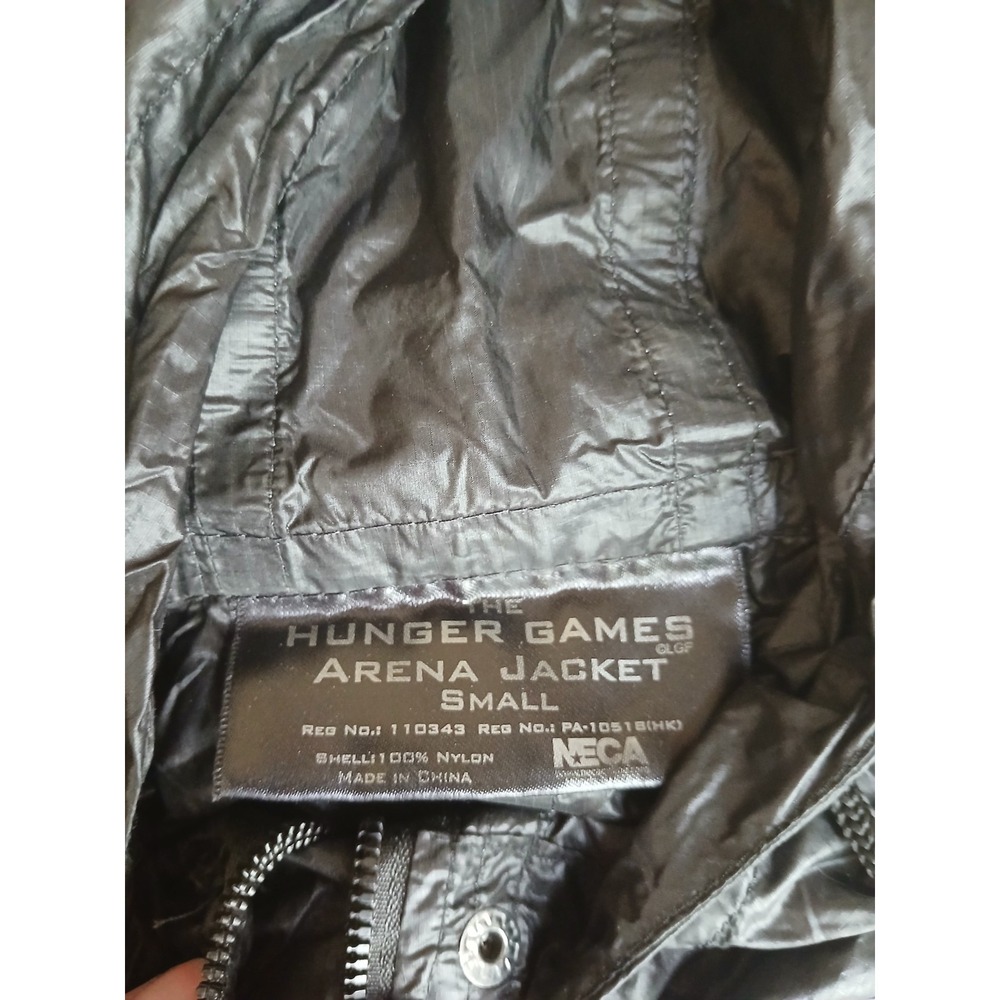 Hunger Games Arena Jacket Small NECA Rain Hooded Outdoor Hiking Travel Katniss - Picture 4 of 14